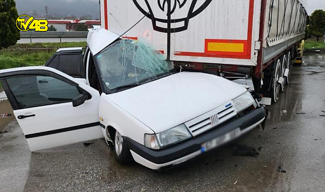 Düzce'de dehşet veren kaza! Su birikintisine dalan araç tırın altına girdi