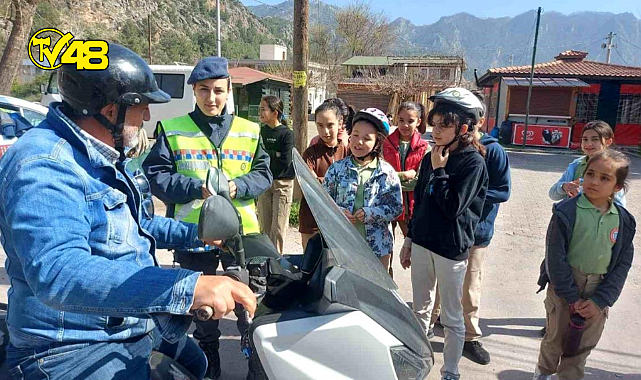 Marmaris'te Jandarma öğrencilere kask eğitimi verdi