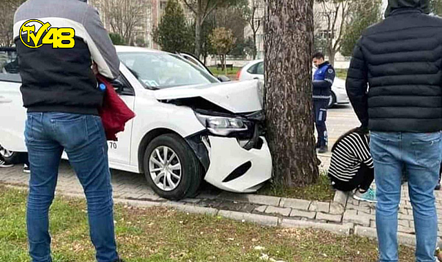 Menteşe'de direksiyon sınavı sırasında kaza yaptı!