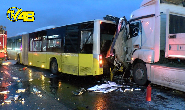 Tuzla'da tır, yol bakım aracı ve İETT otobüsüne çarptı: 2 kişi öldü, 2 kişi yaralı