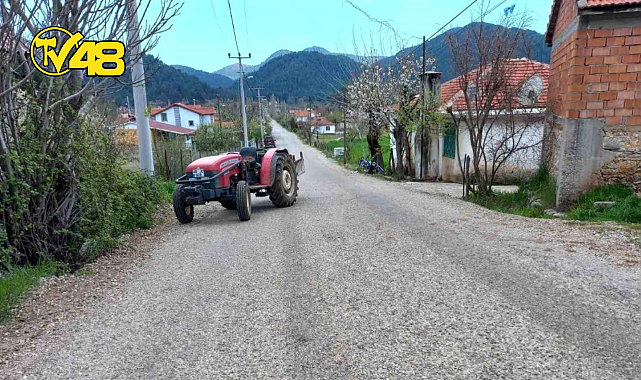 FETHİYE'DE TRAKTÖRLE MOTOSİKLET ÇARPIŞMASI SONUCU GENÇ HAYATINI KAYBETTİ