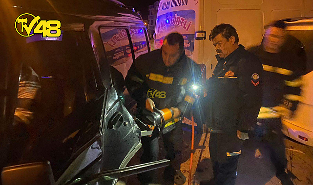 GÜLLÜK'TE ARAÇ KONTROLÜNÜ KAYBEDEN ŞOFÖR, PARK HALİNDEKİ ARAÇLARA ÇARPTI!