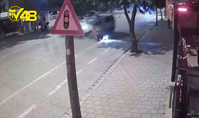 FETHİYE'DE KAMYONETİN MOTOSİKLETE ÇARPMASI SONUCU 2 KİŞİ YARALANDI!