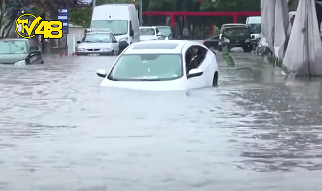 ANKARA'DA SAĞANAK YAĞIŞ NEDENİYLE CADDE VE SOKAKLAR GÖLE DÖNDÜ, EV VE İŞ YERLERLİNİ SU BASTI