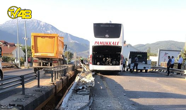 FETHİYEDE YOLCU OTOBÜSÜ KAZAYA KARIŞTI