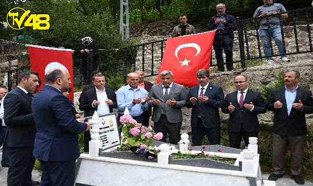 ŞEHİT ÖĞRETMEN NECMETTİN YILMAZ'IN ŞEHADETİ 6.YILINDA KABRİ BAŞINDA ANILDI