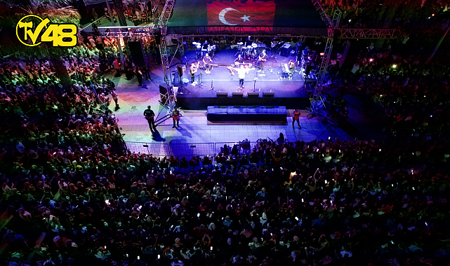 BODRUM MEYDANLARINDA ZAFER BAYRAMI COŞKUSU