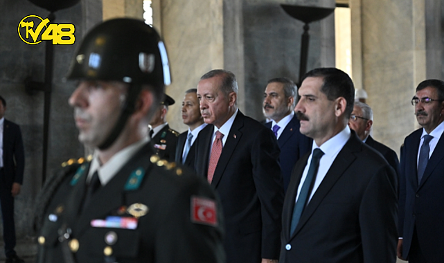 CUMHURBAŞKANI ERDOĞAN, YAŞ TOPLANTISI ÖNCESİ ANITKABİR'İ ZİYARET ETTİ