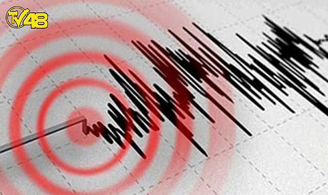 İZMİR'DE DEPREM OLDU