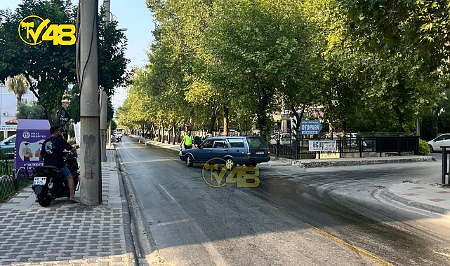 MİLAS'TA YOLA DÖKÜLEN MOTOR YAĞINDAN DOLAYI LOZAN CADDESİ TRAFİĞE KAPATILDI