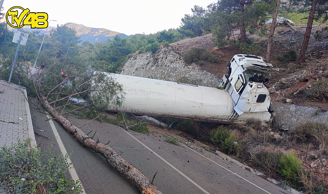MUĞLA'DA DOĞALGAZ YÜKLÜ TANKER UÇURUMDAN YUVARLANDI