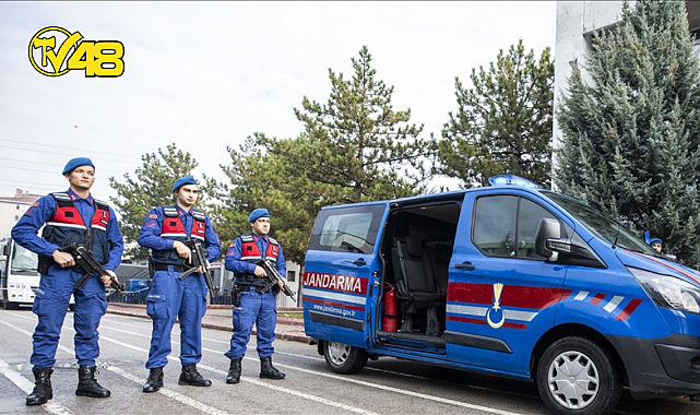 MUĞLA İL JANDARMA KOMUTANLIĞI TARAFINDAN 20 DÜZENSİZ GÖÇMEN VE 3 ORGANİZATÖR YAKALANDI
