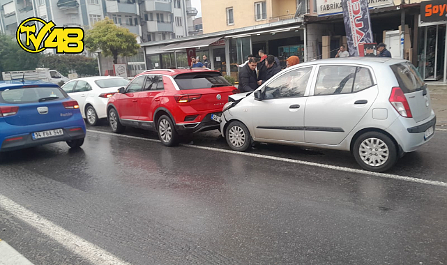 ANİDEN YOLA ÇIKAN YAYA ZİNCİRLEME KAZAYA SEBEP OLDU!