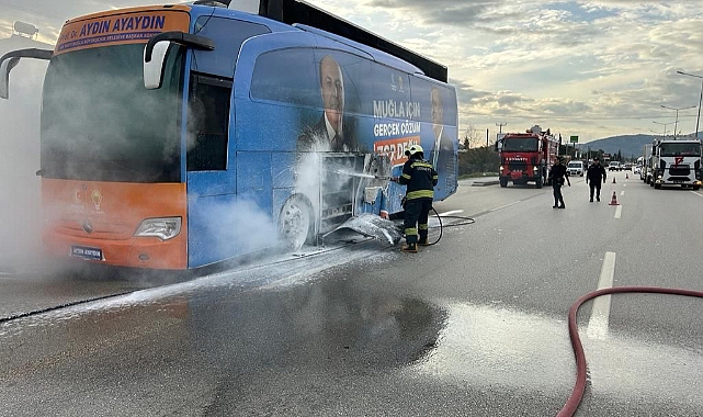 AK PARTİ SEÇİM OTOBÜSÜNDE YANGIN ÇIKTI