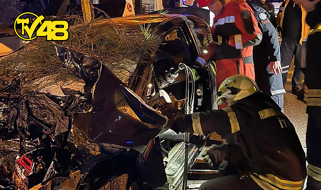 MARMARİS'TE OTOMOBİLİ İLE AĞACA ÇARPAN SÜRÜCÜ YAŞAMINI YİTİRDİ