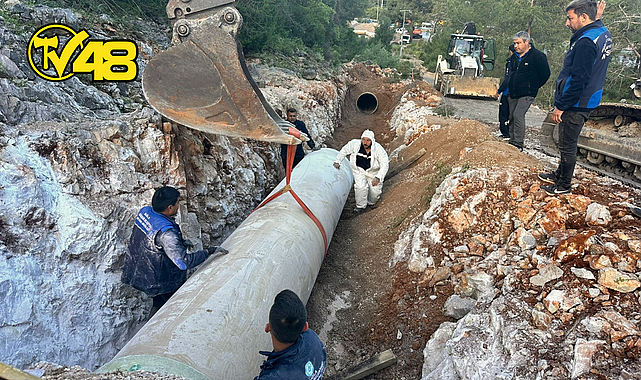 BODRUM'DA DSİ HATTI PATLADI BÜYÜKŞEHİR EKİPLERİ ÇALIŞMA BAŞLATTI