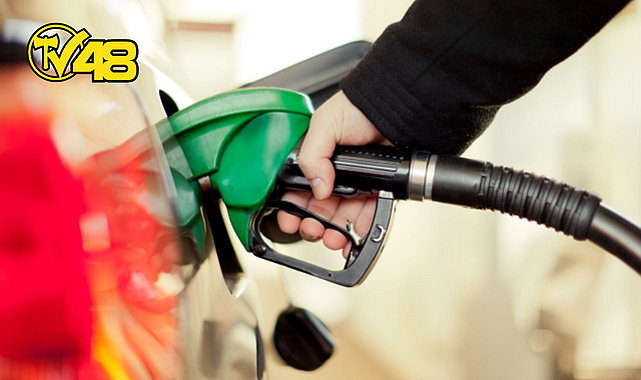 AKARYAKIT SAHİPLERİ DİKKAT! GECE YARISI BENZİN VE MOTORİNE ZAM, OTOGAZA İNDİRİM GELDİ