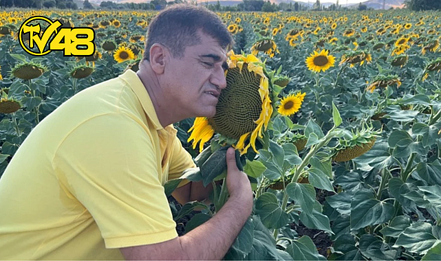 TÜRKÜCÜ AYDIN AYDIN, FAZLA ÜCRET TALEP EDEN MANKENLERE TEPKİ GÖSTEREREK KLİBİNDE AYÇİÇEKLERİ OYNATTI