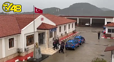FETHİYE'DE UYUŞTURUCU VE SİLAH OPERASYONU: 2 ŞÜPHELİ TUTUKLANDI
