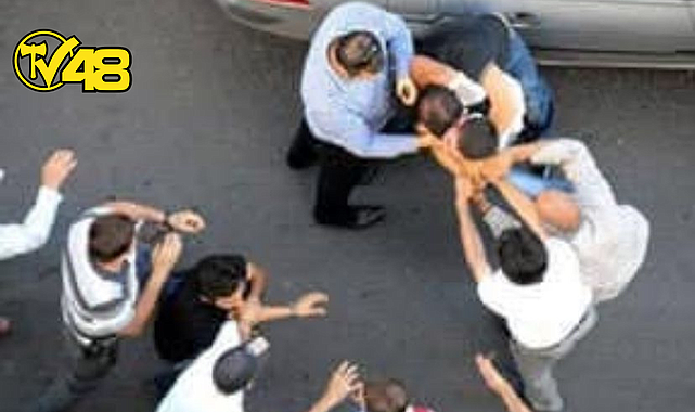 YATAĞAN'DA SOLLAMA KAVGASINDA 2 KİŞİYİ DARP EDEN 4 ŞÜPHELİ TUTUKLANDI
