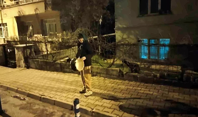 12 YAŞINDAKİ ÇOCUK, MENTEŞE'DE RAMAZAN DAVULCULUĞUNU YENİDEN BAŞLATTI