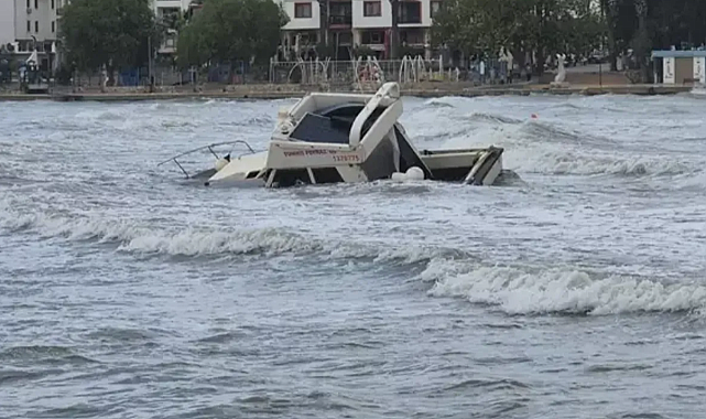 BODRUM'DA FIRTINA HAYATI OLUMSUZ ETKİLEDİ