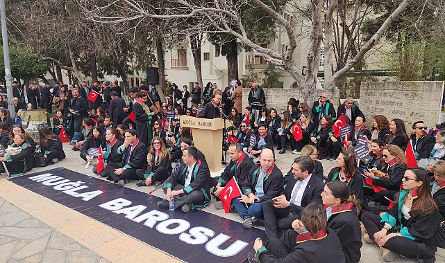 Muğla'da Avukatlar Oturma Eylemi Başlattı