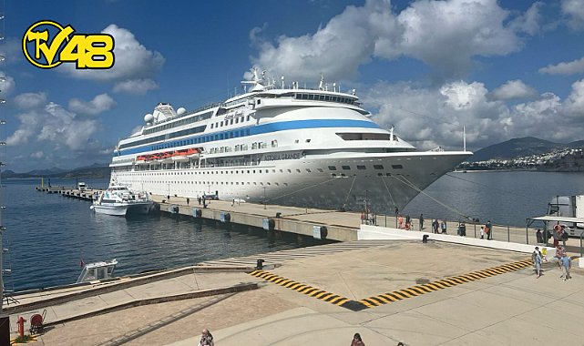 BODRUM'A SEZONUN İLK YOLCU GEMİSİ GELDİ