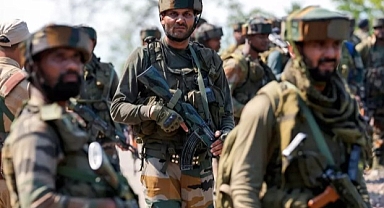 KEŞMİR'DE TANSİYON YÜKSEK! HİNDİSTAN VE PAKİSTAN ASKERLERİ ARASINDA ÇATIŞMALAR ŞİDDETLENDİ