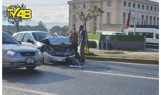 MİLAS'TA ZİNCİRLEME TRAFİK KAZASI: ÜÇ ARAÇ BİRBİRİNE GİRDİ