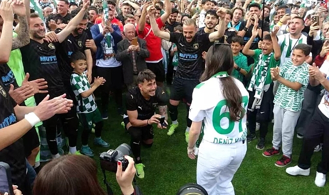 MUĞLASPORLU FURKAN DEMİR, KIZ ARKADAŞI DENİZ KAMAN'A DUYGUSAL BİR EVLİLİK TEKLİFİ YAPTI.