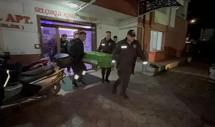 2 KARDEŞ EVLERİNDE ÖLÜ BULUNDU, POLİS MASKE VE GÖZLÜKLÜ ŞÜPHELİYİ ARIYOR