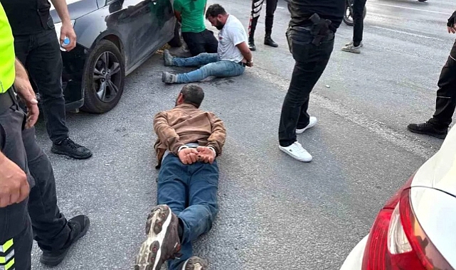 BODRUM'DA ALKOLLÜ SÜRÜCÜ POLİSE SALDIRDI
