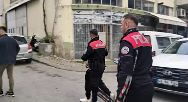 KAZA YAPAN ŞAHIS KAÇMAYA ÇALIŞIRKEN VATANDAŞLARA YAKALANDI