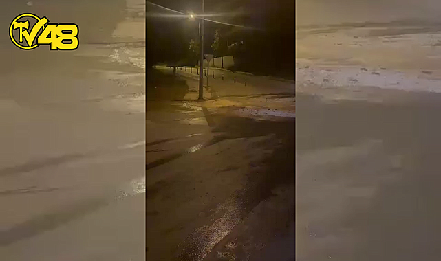 MİLAS AYDINLIKEVLER MAHALLESİ'NDE SU HATTI PATLADI: SOKAK GÖL OLDU