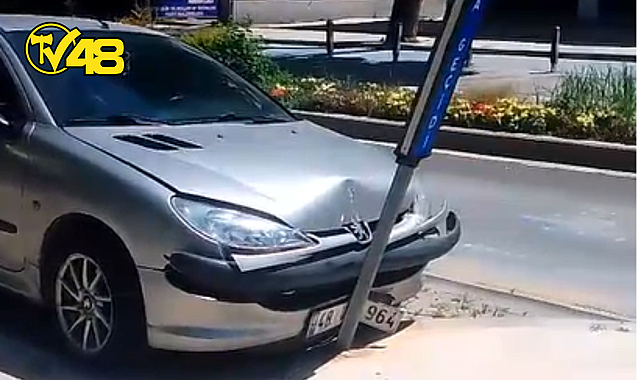 MİLAS'TA PARK HALİNDEKİ ARACA ÇARPAN ARAÇ CİDDİ HASARA YOL AÇTI