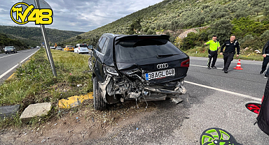 TÜVTÜRK KAVŞAĞI'NI GEÇİNCE KAZA: 2 YARALI, ARAÇLARDA MADDİ HASAR