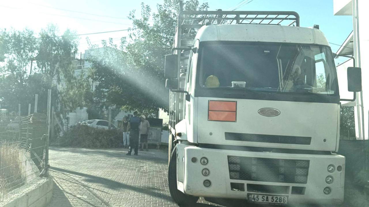 Kıyıkışlacık’ta Trafik Çilesi: Dar Sokaklar Çift Yön Oldu, Mahalle Halkı Tepkili