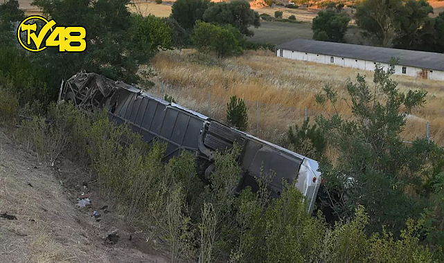 BALIKESİR'DE OTOBÜS DEVRİLDİ: 27 YARALI
