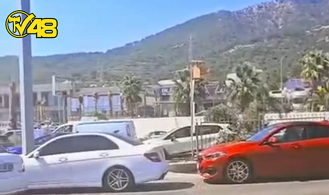 BODRUM'DA HAYAT DURDU ARAÇLAR TERS YÖNDEN İLERLEDİ