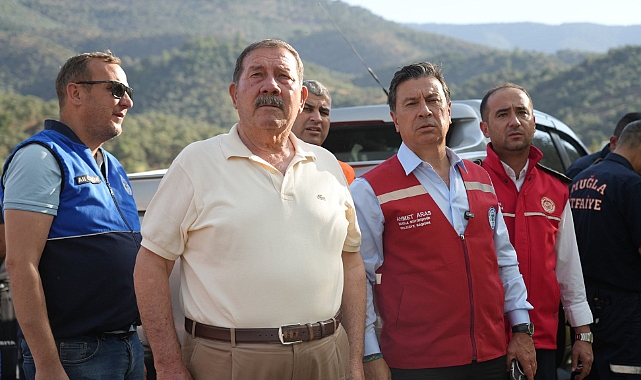 MUĞLA’DAKİ YANGINLARDA SON DURUM: MİLAS’TA SOĞUTMA ÇALIŞMALARI SÜRÜYOR, BÜYÜKŞEHİR BELEDİYE BAŞKANI AHMET ARAS’TAN AÇIKLAMA