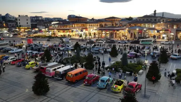 Konya Büyükşehir'den Huzurevi'ndeki Büyüklerimize Klasik Araçlar ve Açık Hava Sinemasıyla Nostaljik Anlar