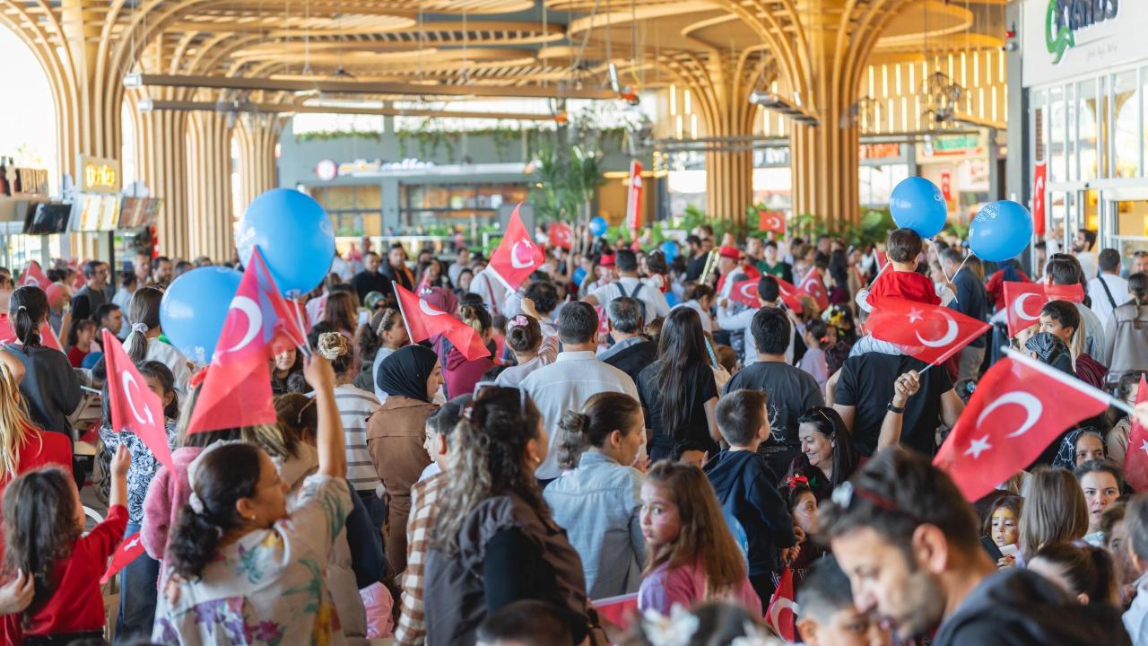 CUMHURİYET’İN 102. YILI RÜYA 48 OUTLET AVM’DE COŞKUYLA KUTLANDI