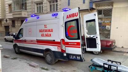 Genç Kadın Dehşeti: Çocuklarının Gözü Önünde Boğazını Kesti