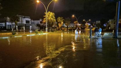 Bodrum’da sağanak yağış: Yollar kapandı, ev ve iş yerlerini su bastı