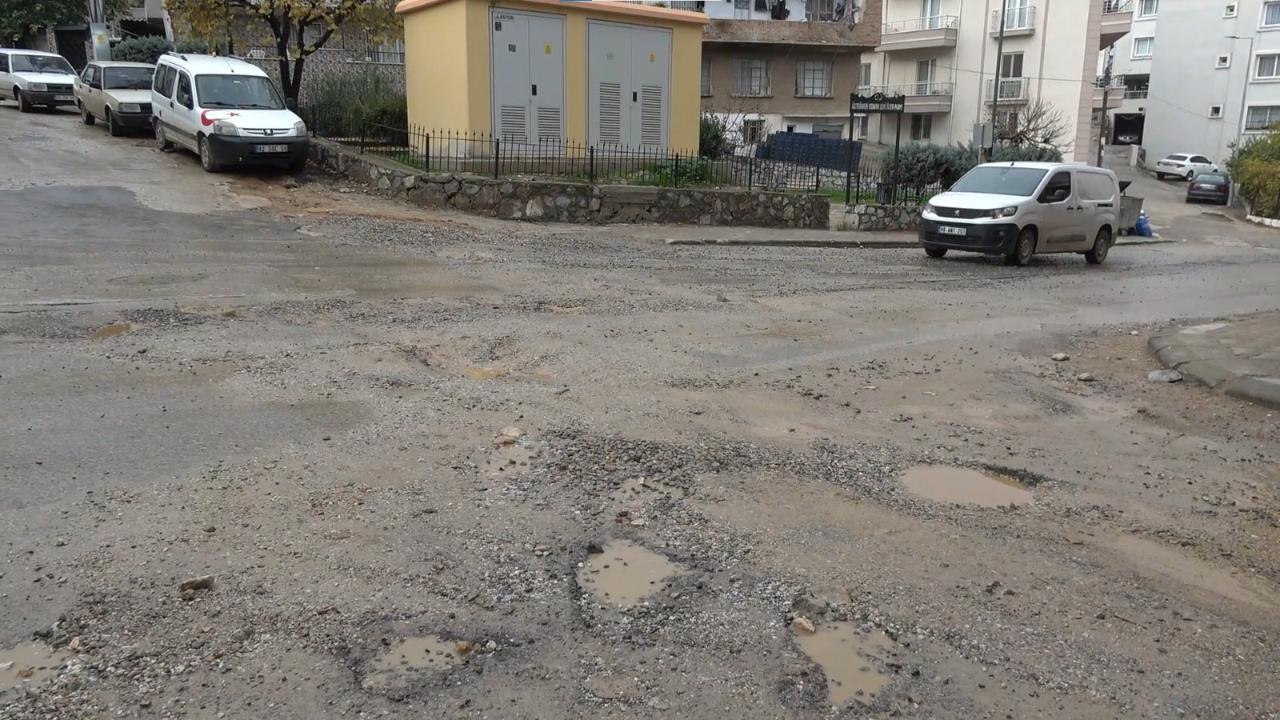Milas’ta Yağış Sonrası Yollar Çamura Döndü: Mahallelerde Ulaşım Zorlaştı