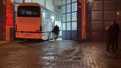 Tamir etmeye çalıştığı otobüsün altında kaldı