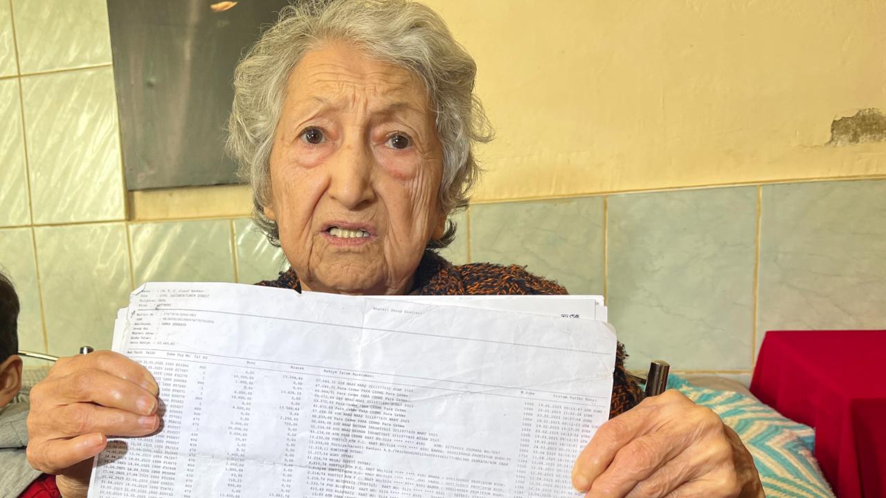 İzmir’de 85 yaşındaki anneannesini dolandırdığı iddia edilen torun ve suç ortağı tutuklandı