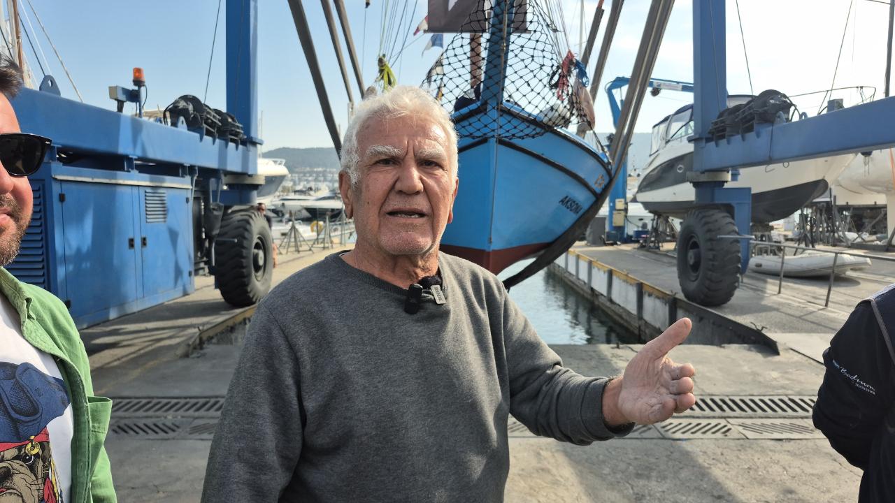 65 yaşındaki teknesine gözü gibi bakıyor