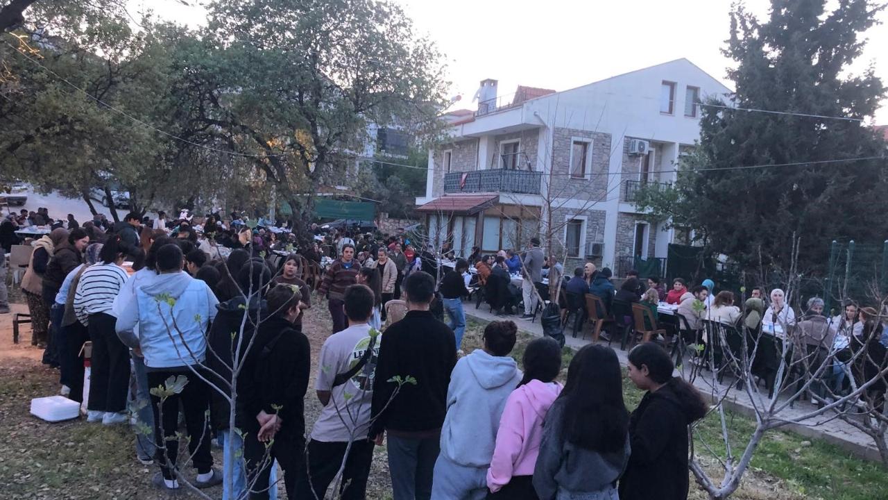 Datça’da imam hatip lisesinden iftar programı